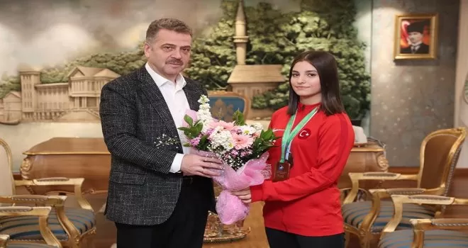 Başkanı Usta, milli karatecileri makamında ağırladı
