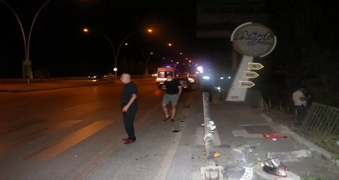 Başkent’te 2 otomobil çarpıştı: 3 yaralı
