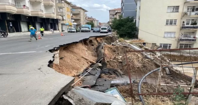 Başkent’te bir inşaatın istinat duvarı çöktü
