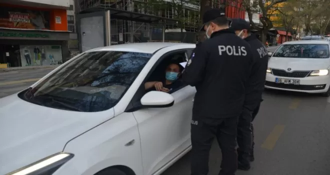 Başkent’te kapanma başladı, polis ekipleri tek tek kontrol etti
