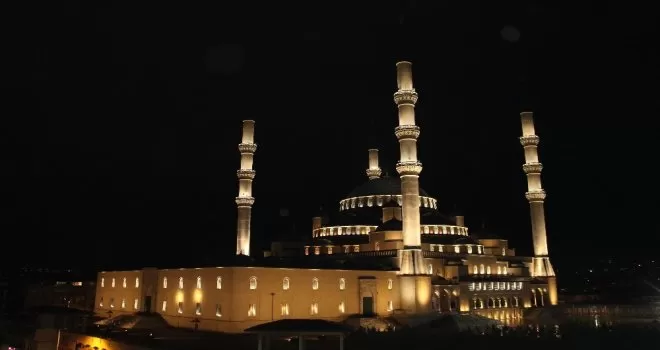 Başkent’te ’korona’ya karşı yatsı namazının ardından dua edildi
