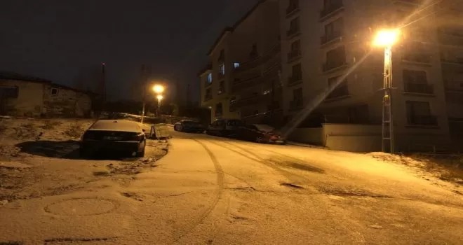 Başkent’te Mart ayında kar yağışı
