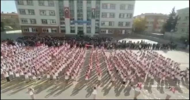 Başkent’te öğrencilerden Cumhuriyet koreografisi
