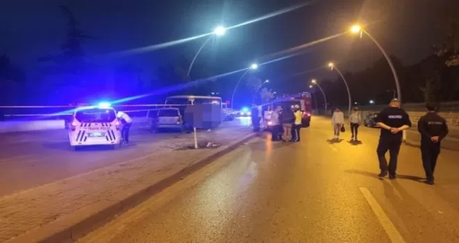 Başkent’te otomobil ile minibüs çarpıştı: 1 ölü, 14 yaralı
