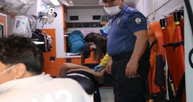 Başkent’te otomobil park halindeki kamyona çarptı: 1 yaralı

