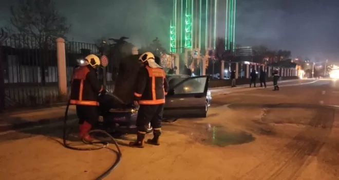 Başkent’te  seyir halindeki otomobil alev aldı
