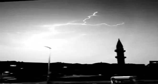 Başkent’te şimşekler gökyüzünü aydınlattı
