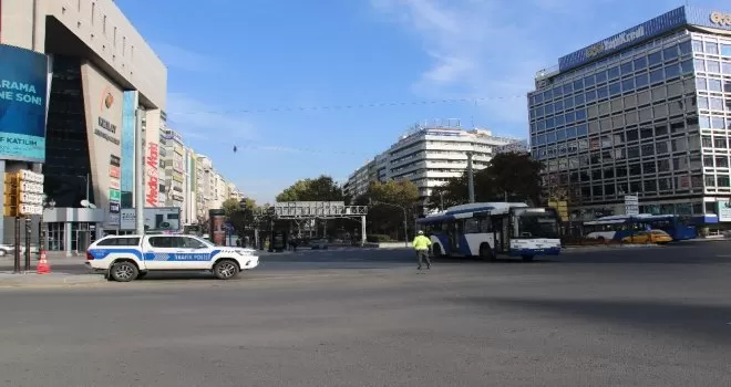 Başkent’te sokağa çıkma kısıtlaması sonrası vatandaşlar kendini dışarı attı
