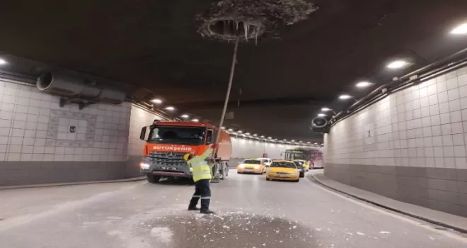 Başkent’te tehlike oluşturan buz sarkıtları temizleniyor

