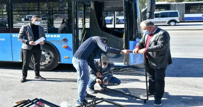 Başkent’te toplu taşıma araçlarına şeffaf panel uygulaması
