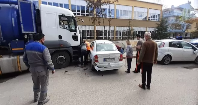 Başkent’te vidanjör 6 otomobili biçti
