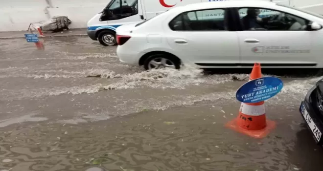 Başkentte dolu ve sağanak yağış etkili oldu
