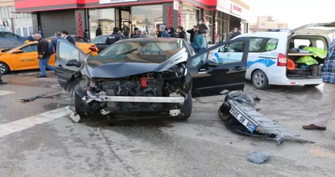 Başkentte feci kaza: 3 yaralı
