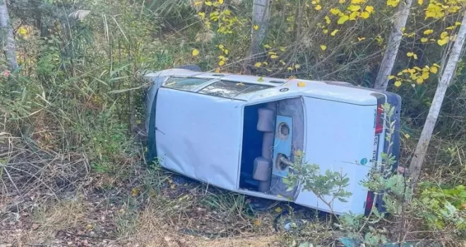 Başkentte otomobil şarampole uçtu: 3 yaralı
