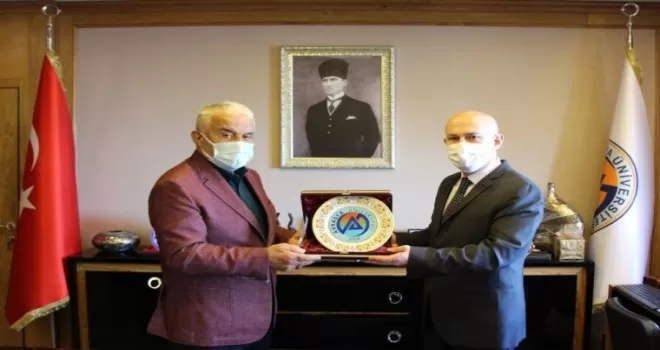 Başkonsolos Japaridze Avrasya Üniversitesini ziyaret etti
