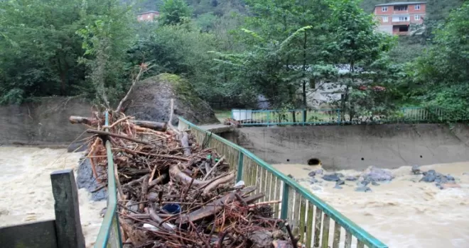 Batlama Deresi taşınca büyük korku yaşadılar
