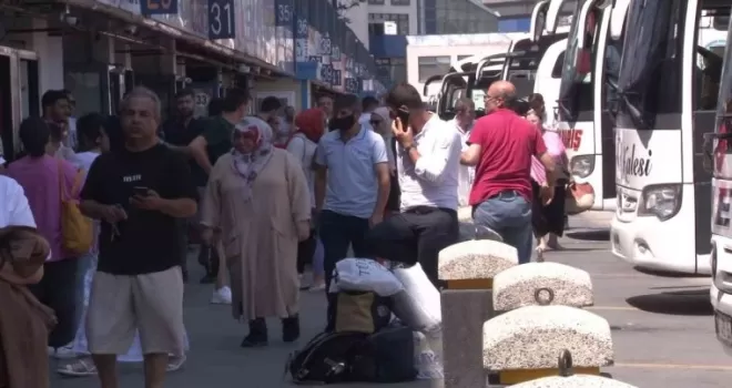 Bayram sonrasında otogarda yoğunluk devam ediyor
