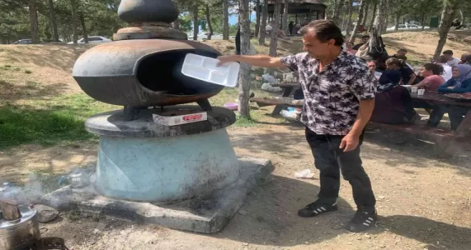 Bayramda Mavi Göl piknik severlerle doldu

