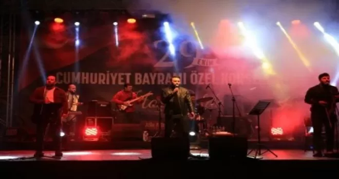 Bayrampaşa’da Cumhuriyetin 98. yılı Koliva konseriyle kutlandı
