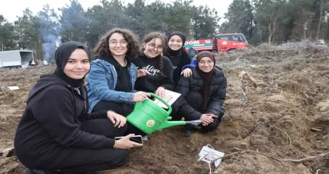 Bayrampaşa’da fidanlar deprem şehitleri için dikildi
