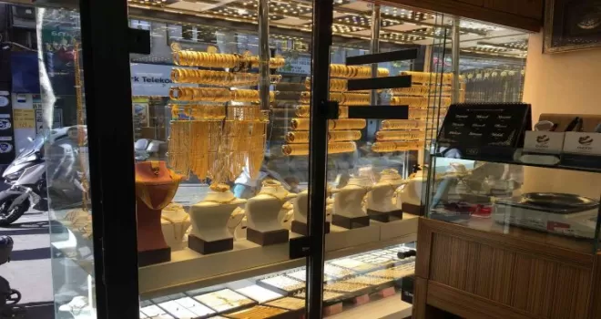 Bayrampaşa’da hırsızlık girişiminde yakalanan şahsa dayak

