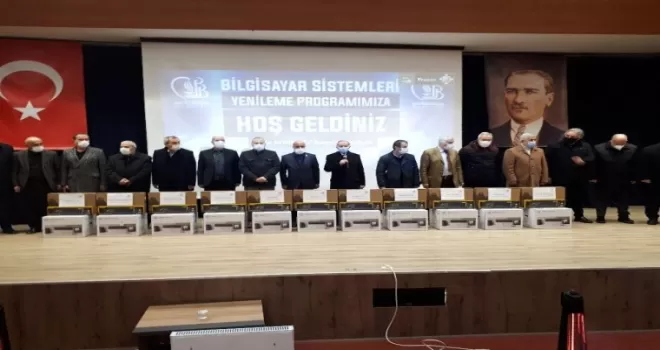Bayrampaşa’da mahalle muhtarlarına bilgisayar desteği
