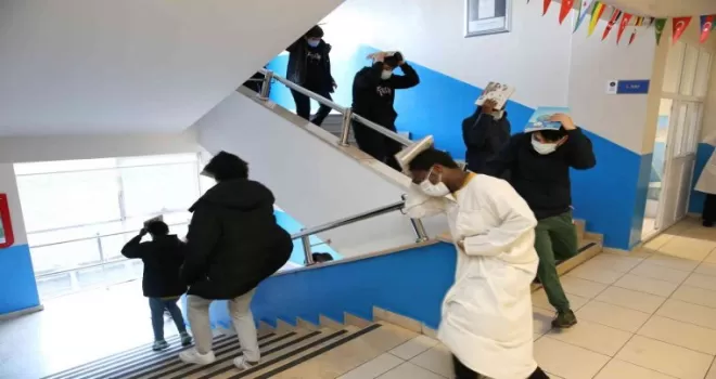 Bayrampaşa’da nefes kesen deprem tatbikatı
