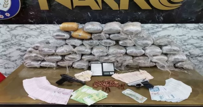 Bayrampaşa’da zehir tacirlerine operasyon
