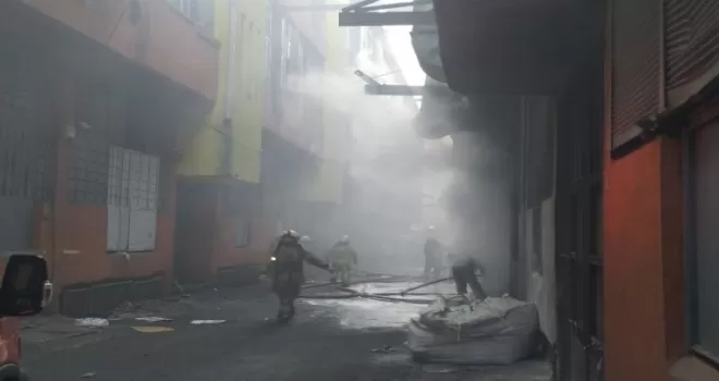 Bayrampaşa’daki plastik fabrikasında korkutan yangın
