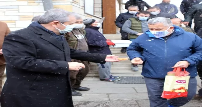 BBP, merhum Yazıcıoğlu için lokma dağıttı
