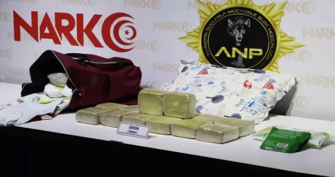 Bebek çantasından 7 kilo eroin çıktı