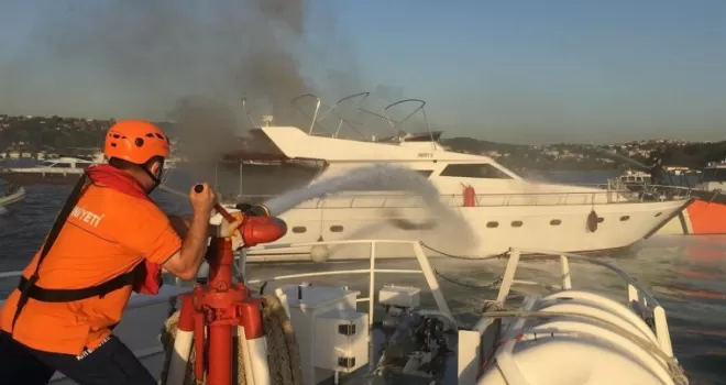 Bebek’te tekne yangını
