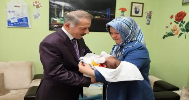 Bebeklerin ilk hediyesi Bayrampaşa Belediyesi’nden
