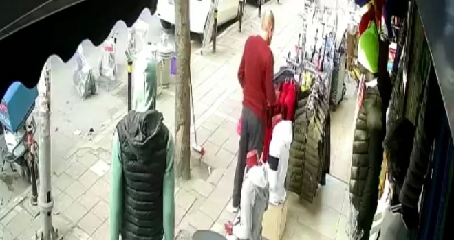 Beğendiği yeleği önce denedi, sonra çaldı
