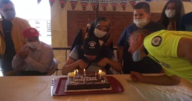 Belediyeden Sefa Emre’ye sürpriz doğum günü
