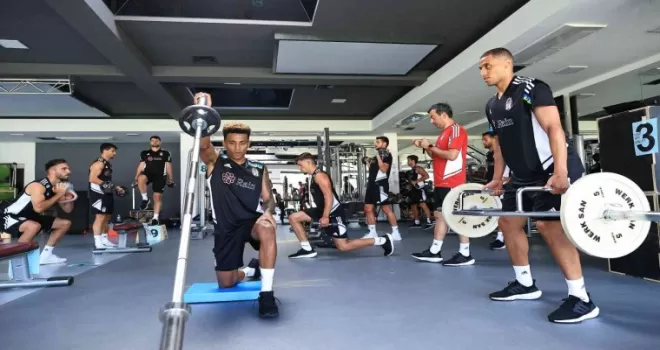 Beşiktaş salonda çalıştı
