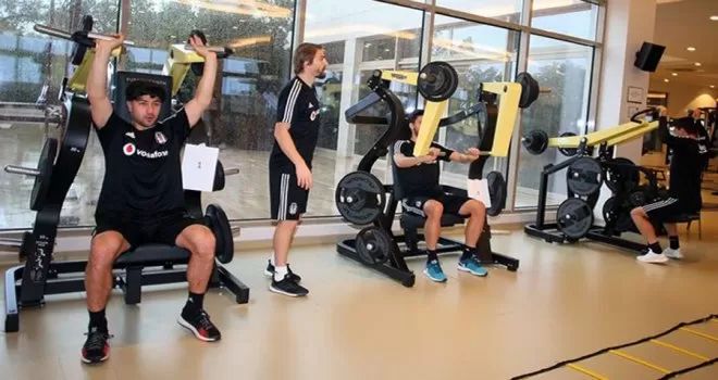 Beşiktaş salonda çalıştı
