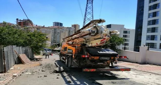 Beton mikserinin yüksek gerilim hattına değdiği kazada faciadan dönüldü
