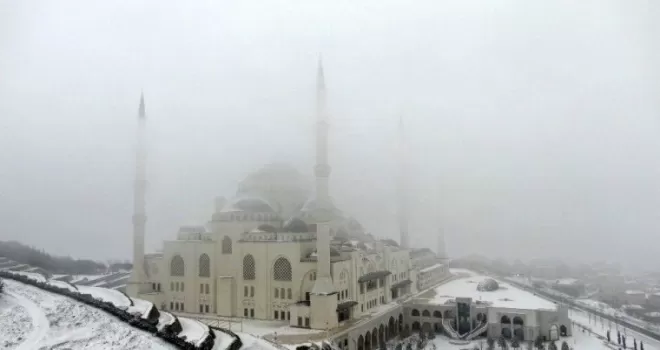 Beyaza bürünen Çamlıca Camii havadan görüntülendi
