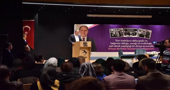 Beylikdüzü’nde 350 yetişkin ağaç eşitlik ve özgürlük için dikildi
