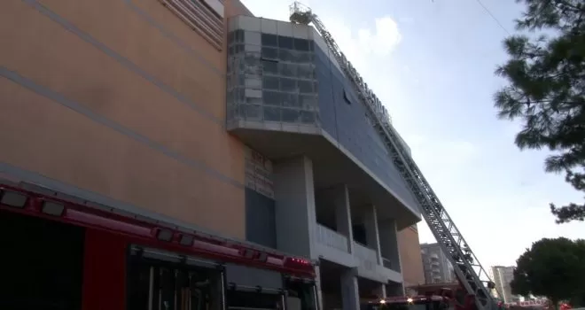 Beylikdüzü’nde AVM’de korkutan yangın
