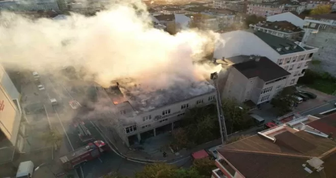 Beylikdüzü’nde korkutan çatı yangını

