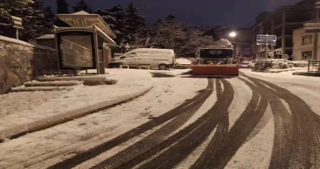 Beyoğlu Belediyesi ekiplerinden ana arterlerde gece mesaisi
