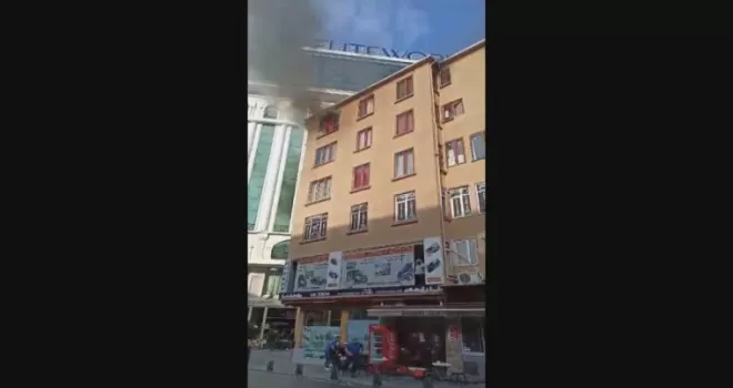 Beyoğlu’nda 5 katlı binada korkutan yangın
