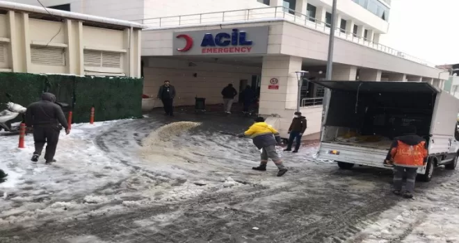 Beyoğlu’nda karla mücadele aralıksız devam ediyor
