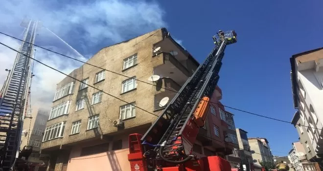 Beyoğlu’nda korkutan yangın
