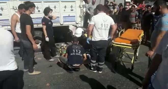 Beyoğlu’nda motosikletle minibüs çarpıştı: 1 yaralı
