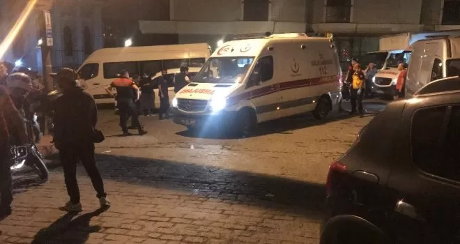Beyoğlu’nda silahlı kavga: 2 yaralı
