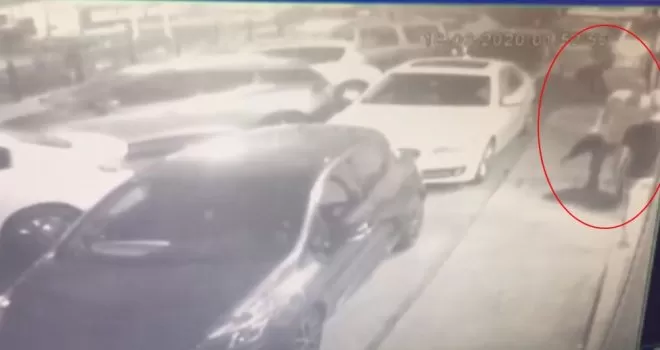 Beyoğlu’nda sokak ortasında yaşanan çatışma kamerada

