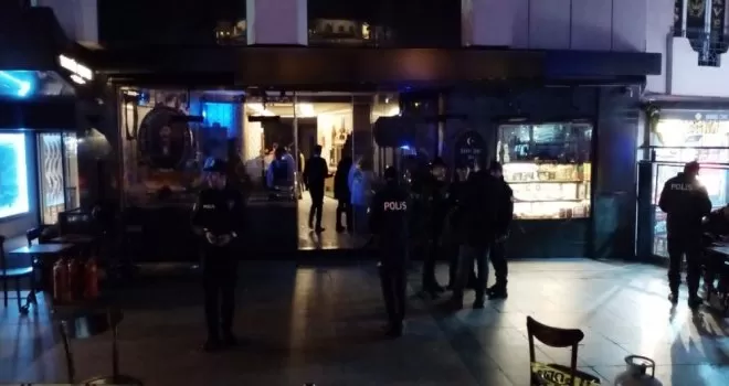 Beyoğlu’nda tatlıcıda parlayan tüp paniğe sebep oldu
